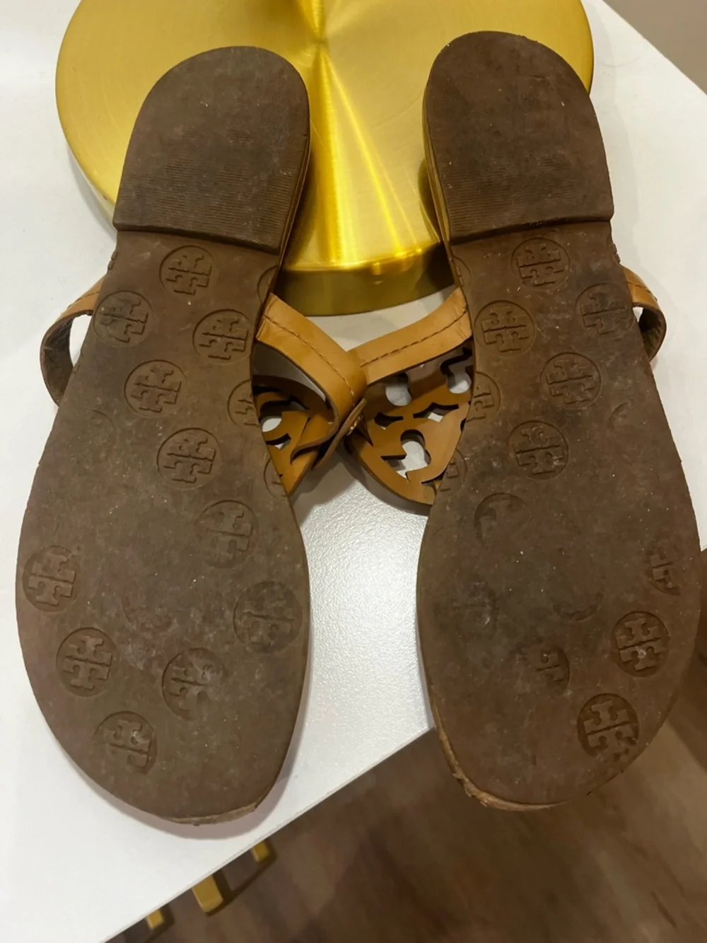 Tory Burch Patent Leather Logo Thong Sandals in Cognac Tan